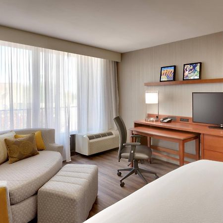 Courtyard By Marriott Albuquerque Hotel Exterior photo