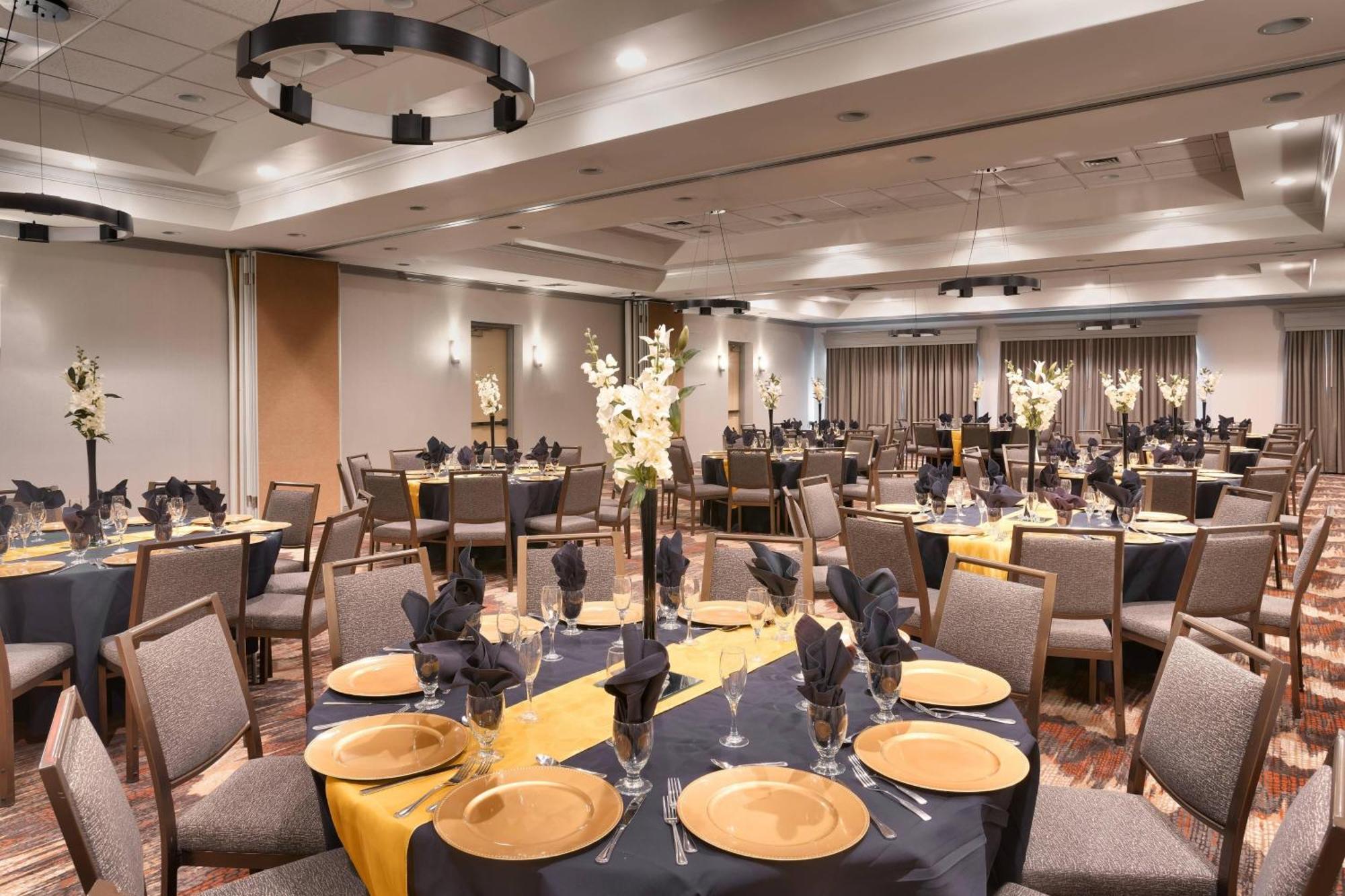 Courtyard By Marriott Albuquerque Hotel Exterior photo