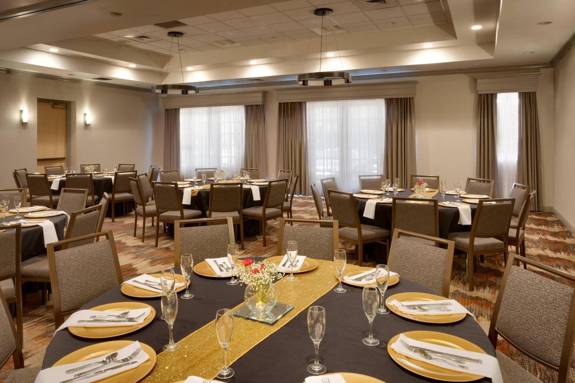 Courtyard By Marriott Albuquerque Hotel Exterior photo